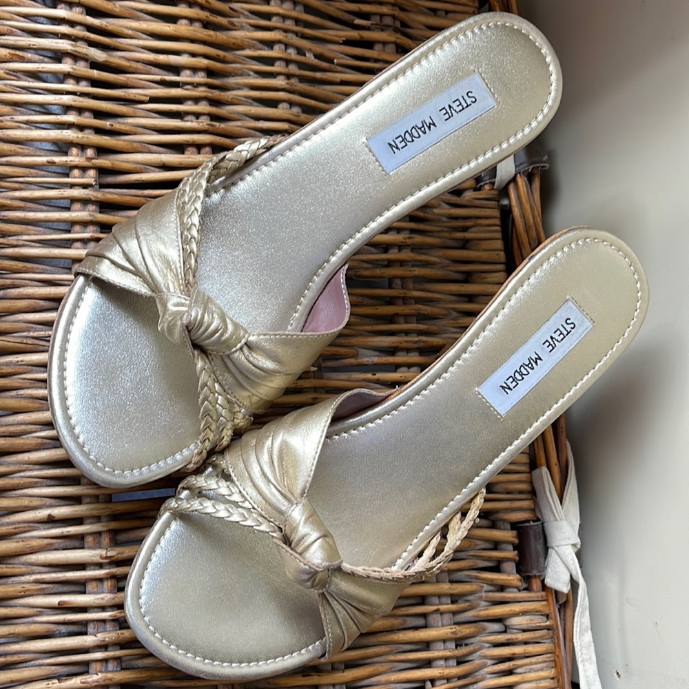 Steve Madden gold sandal size 10m